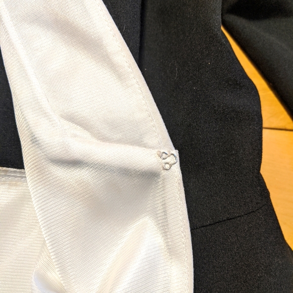 🌟Host Pick!🌟Monochrome Blazer - Picture 4 of 8